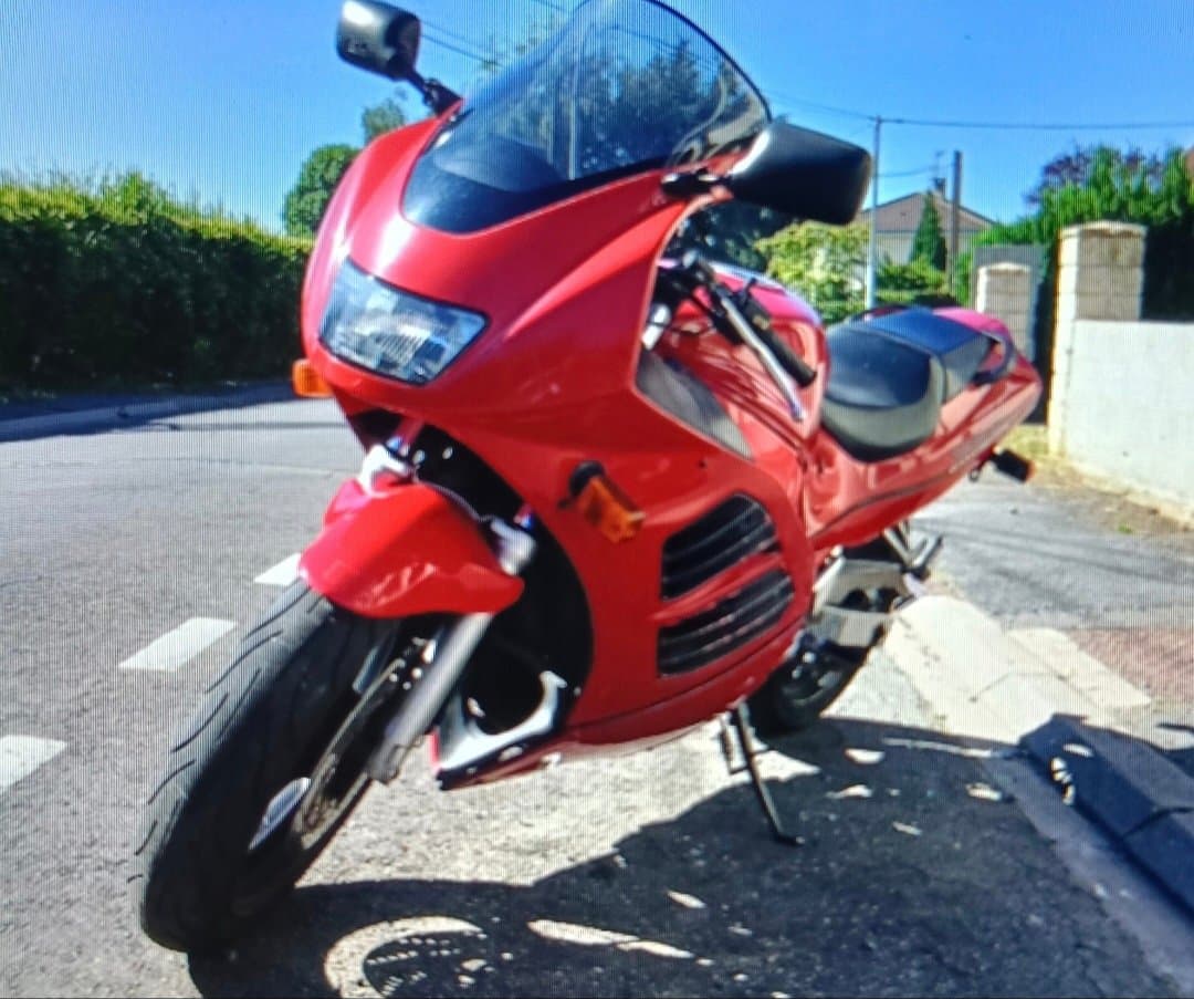 Suzuki rf600r